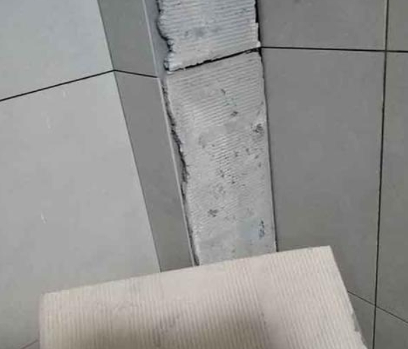元谋瓷砖空鼓维修公司分享下厨房瓷砖脱落的补救措施。